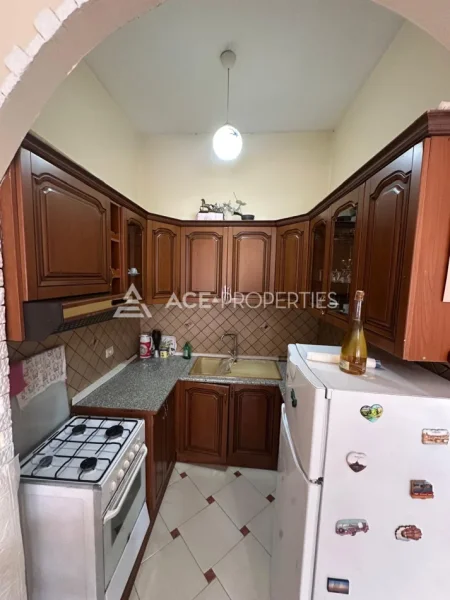 Durres, jepet me qera apartament 2+1 Kati 4, 80 m² 400 € (Qender)