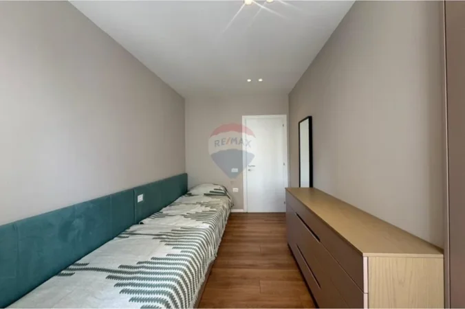 Tirane, shitet apartament 2+1 , 77 m² 283.520 € 