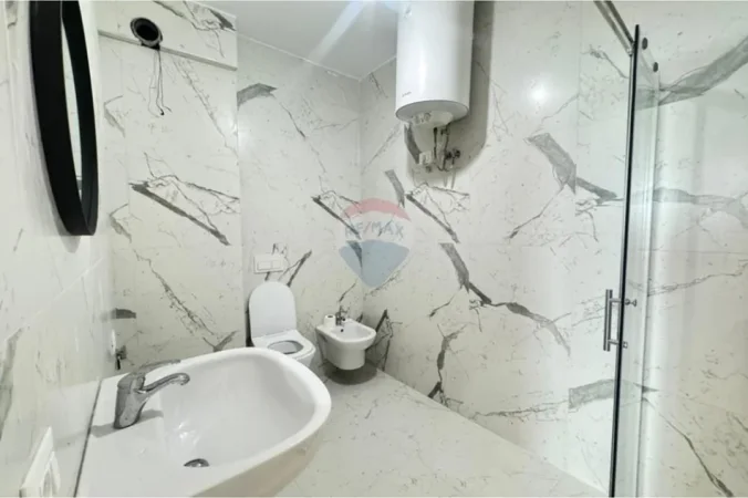 Tirane, shitet apartament 2+1 , 77 m² 283.520 € 
