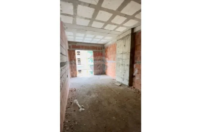 Tirane, shitet 1+1 , 68 m² 889.000 € (Laprake Entry)