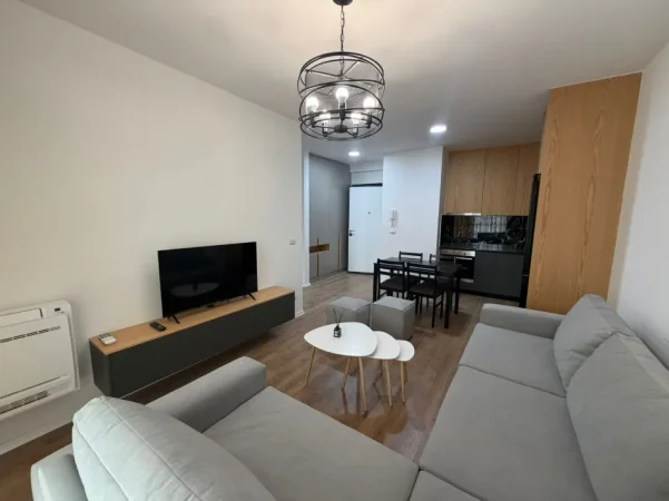 Tirane, jepet me qera apartament 1+1+Ballkon Kati 5, 80 m² 500 € (Apartament 1+1 Per Qera Akses Tirana Plotesisht I Mobiluar)