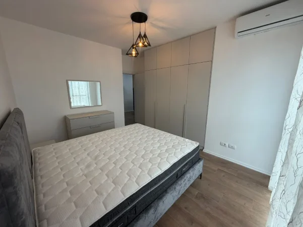 Tirane, jepet me qera apartament 1+1+Ballkon Kati 5, 80 m² 500 € (Apartament 1+1 Per Qera Akses Tirana Plotesisht I Mobiluar)