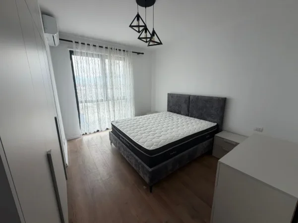 Tirane, jepet me qera apartament 1+1+Ballkon Kati 5, 80 m² 500 € (Apartament 1+1 Per Qera Akses Tirana Plotesisht I Mobiluar)