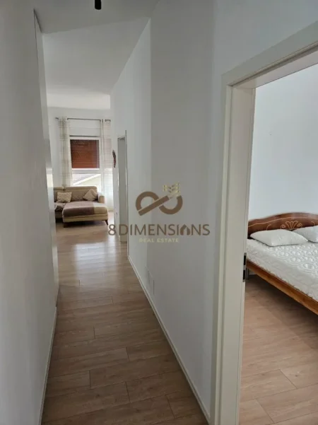 Tirane, jepet me qera 2+1 Kati 6, 100 m² 550 € (ali demi)
