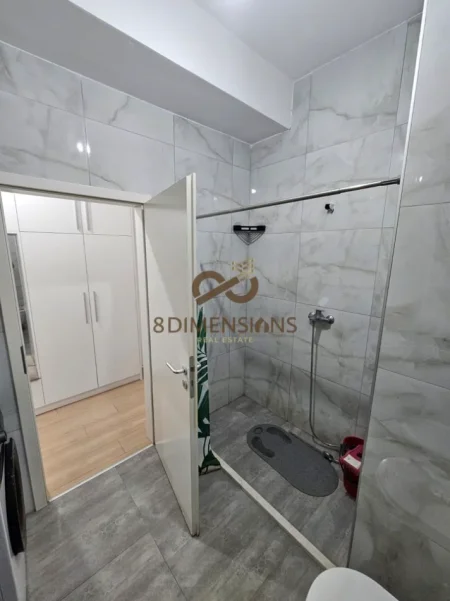 Tirane, jepet me qera 2+1 Kati 6, 100 m² 550 € (ali demi)