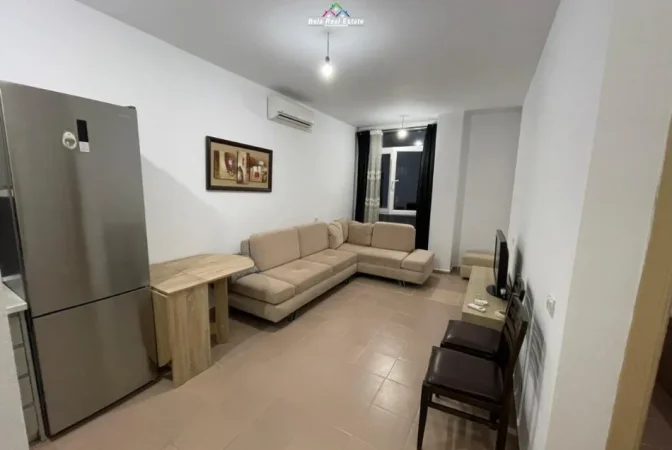 Tirane, jepet me qera apartament 1+1+Ballkon Kati 7, 65 m² 440 € (KOMPLEKSI FRATARI)