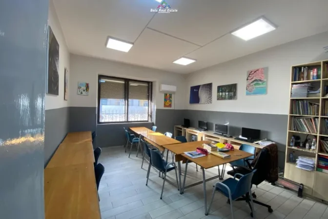 Tirane, jepet me qera zyre Kati 3, 100 m² 850 € (PRANE STADIUMIT DINAMO)
