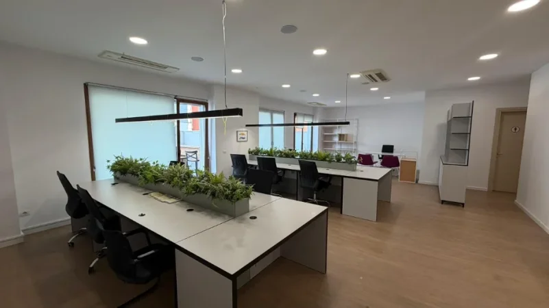 Tirane, jepet me qera zyre , 190 m² 2.500 € (delijorgji)