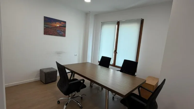 Tirane, jepet me qera zyre , 190 m² 2.500 € (delijorgji)