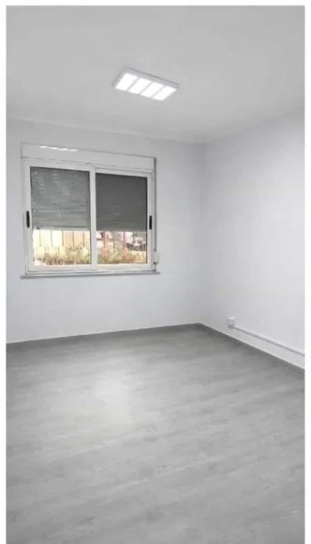 Tirane, jepet me qera zyre Kati 1, 600 € (Bulevardi Bajram Curri)