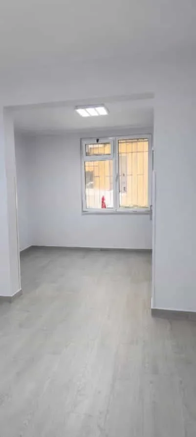 Tirane, jepet me qera zyre Kati 1, 600 € (Bulevardi Bajram Curri)