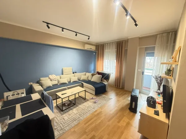 Tirane, jepet me qera apartament 1+1 Kati 4, 65 m² 620 € (rruga dibres)