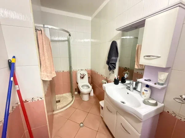 Tirane, jepet me qera apartament 1+1 Kati 4, 65 m² 620 € (rruga dibres)