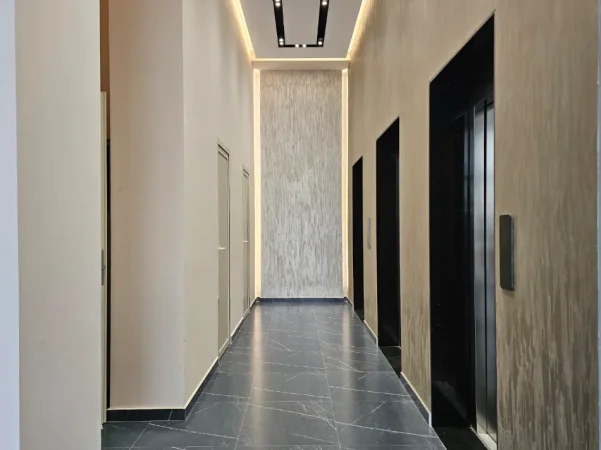 Tirane, jepet me qera zyre Kati 9, 102 m² (Rruga Barrikadave)