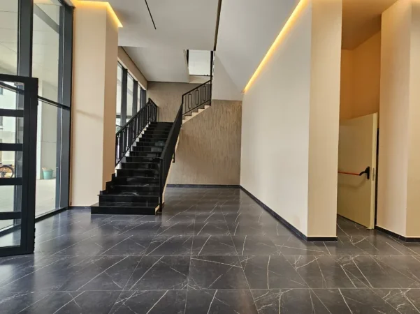 Tirane, jepet me qera zyre Kati 9, 102 m² (Rruga Barrikadave)