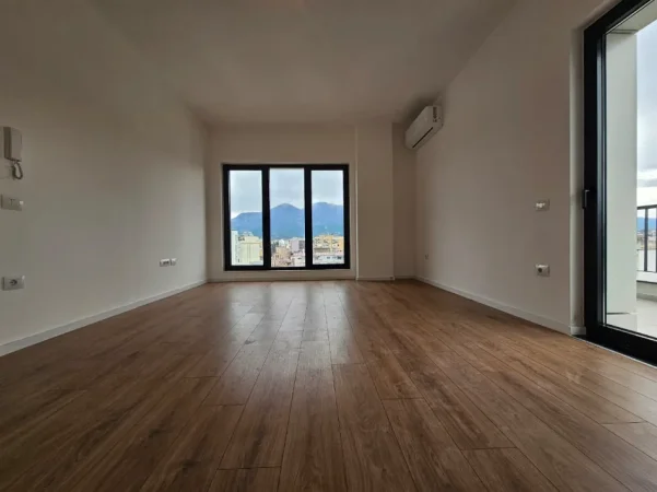 Tirane, jepet me qera zyre Kati 9, 102 m² (Rruga Barrikadave)