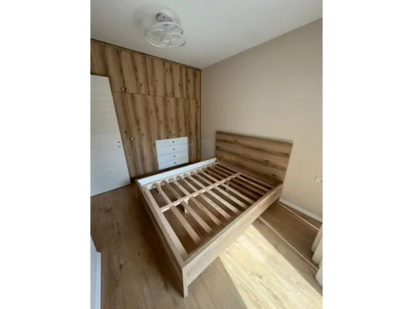 Tirane, jepet me qera apartament 1+1 Kati 3, 63 m² 700 € (Jordan Misja, Tiranë.)