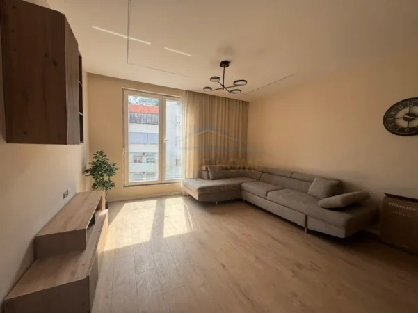 Tirane, jepet me qera apartament 1+1 Kati 3, 63 m² 700 € (Jordan Misja, Tiranë.)