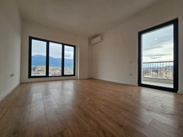 Tirane, jepet me qera zyre Kati 9, 102 m² (Rruga Barrikadave)