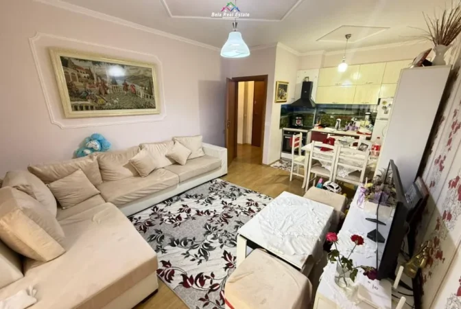Tirane, jepet me qera apartament 1+1 Kati 6, 62 m² 470 € (prane restoranc freskut)