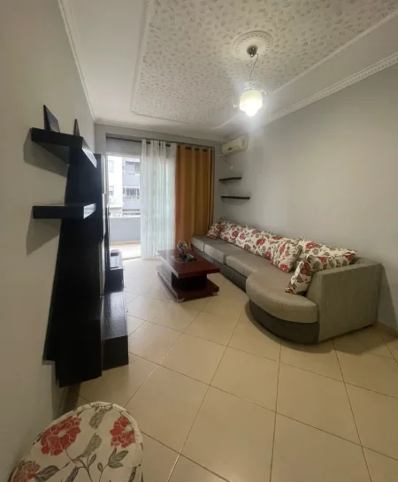 Tirane, jepet me qera apartament 2+1 , 94 m² 500 € 