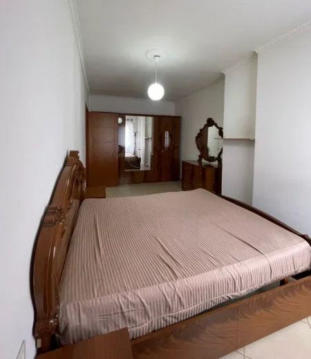 Tirane, jepet me qera apartament 2+1 , 94 m² 500 € 