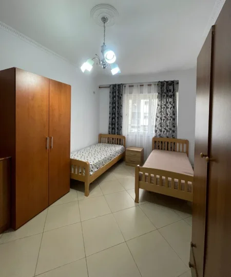 Tirane, jepet me qera apartament 2+1 , 94 m² 500 € 