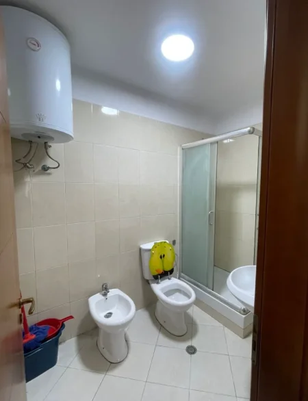 Tirane, jepet me qera apartament 2+1 , 94 m² 500 € 