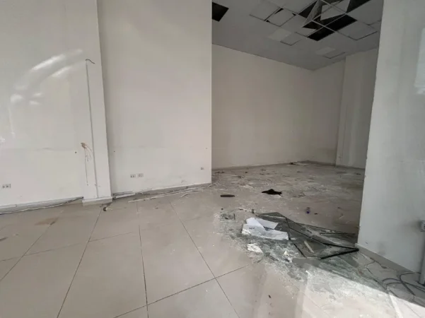 Tirane, jepet me qera dyqan Kati 0, 140 m² 1.570 € (prane hotel arela)