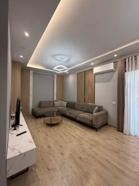 Tirane, jepet me qera apartament 2+1+Ballkon Kati 4, 100 m² 1.500 € (Rruga e Barrikadave)