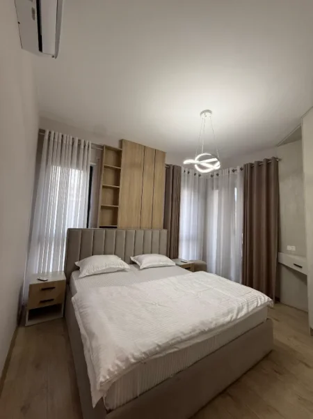 Tirane, jepet me qera apartament 2+1+Ballkon Kati 4, 100 m² 1.500 € (Rruga e Barrikadave)