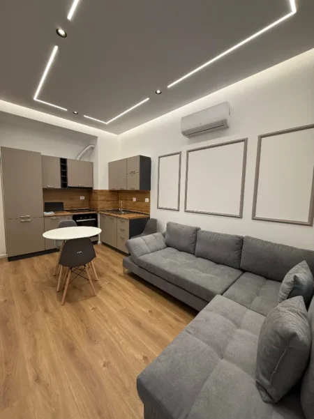 Tirane, jepet me qera apartament 1+1+Ballkon , 550 € (Rezidenca Kadiu, Ali Dem)
