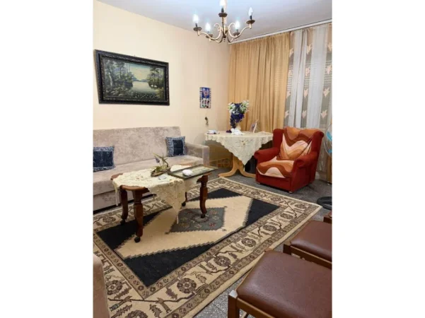 Tirane, jepet me qera apartament 1+1 Kati 0, 56 m² 300 € (Ish Parku i Autobusave)