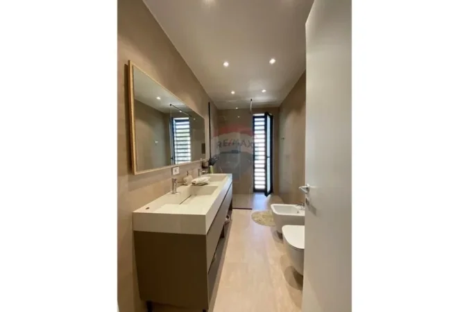 Durres, shitet 4+1 , 240 m² 1.500.000 € (San Pietro Rezidence)