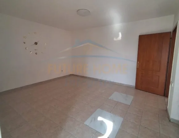 Tirane, jepet me qera apartament 1+1 Kati 3, 60 m² 313 € (Ali Demi, Tiranë.)