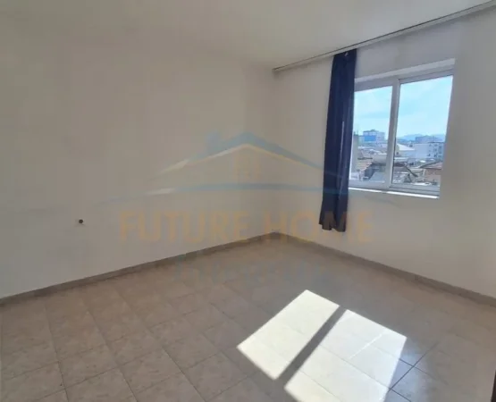 Tirane, jepet me qera apartament 1+1 Kati 3, 60 m² 313 € (Ali Demi, Tiranë.)