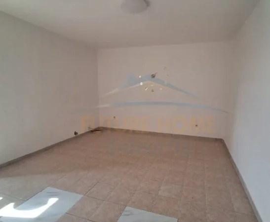 Tirane, jepet me qera apartament 1+1 Kati 3, 60 m² 313 € (Ali Demi, Tiranë.)