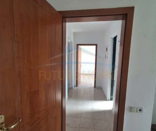 Tirane, jepet me qera apartament 1+1 Kati 3, 60 m² 313 € (Ali Demi, Tiranë.)