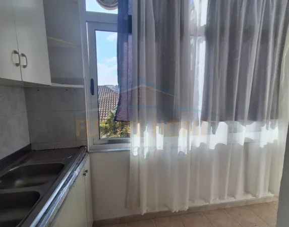 Tirane, jepet me qera apartament 1+1 Kati 3, 60 m² 313 € (Ali Demi, Tiranë.)