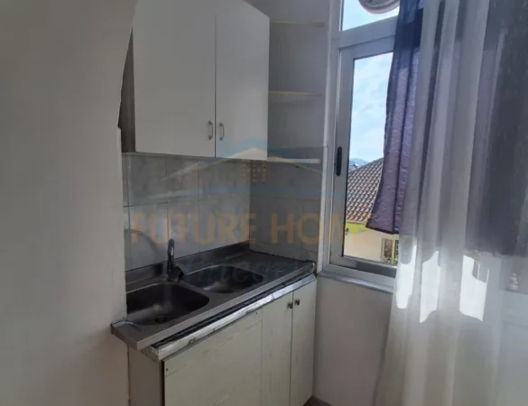 Tirane, jepet me qera apartament 1+1 Kati 3, 60 m² 313 € (Ali Demi, Tiranë.)