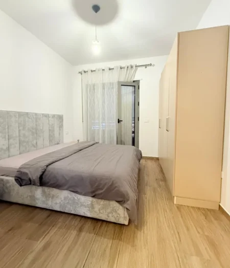 Tirane, jepet me qera apartament 2+1 , 120 m² 1.000 € 