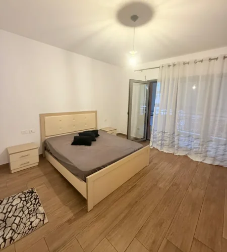 Tirane, jepet me qera apartament 2+1 , 120 m² 1.000 € 