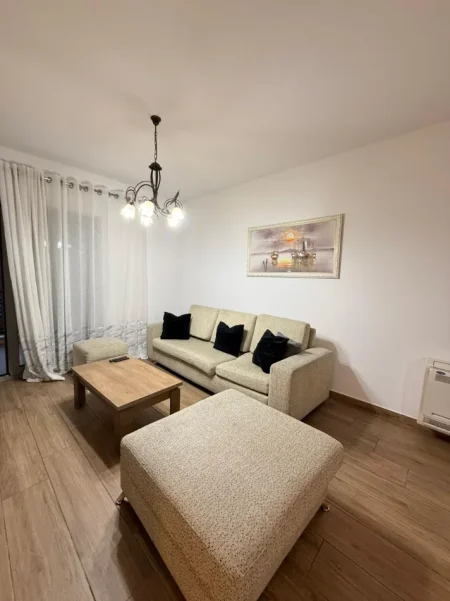 Tirane, jepet me qera apartament 2+1 Kati 8, 100 m² 900€ (KOMPLEKSI DELIJORGJI)