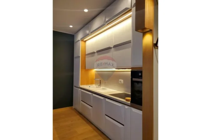 Tirane, jepet me qera apartament 2+1 , 1.800 € 