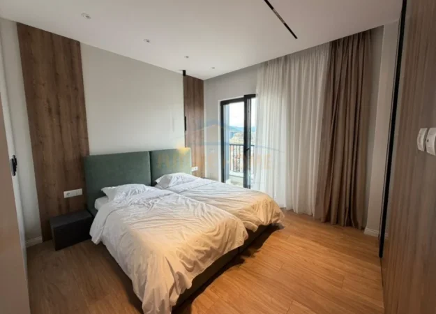 Tirane, jepet me qera apartament 2+1 Kati 12, 82 m² 1.300 € (Rruga e Barrikadave)