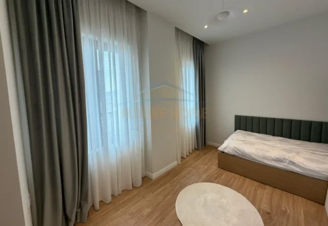 Tirane, jepet me qera apartament 2+1 Kati 12, 82 m² 1.300 € (Rruga e Barrikadave)