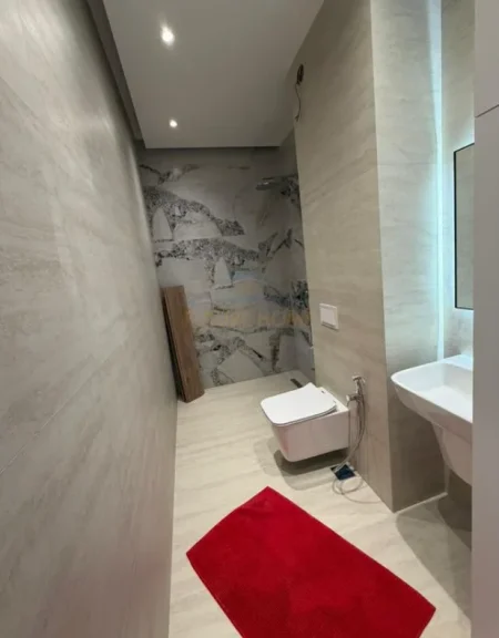 Tirane, jepet me qera apartament 2+1 Kati 12, 82 m² 1.300 € (Rruga e Barrikadave)