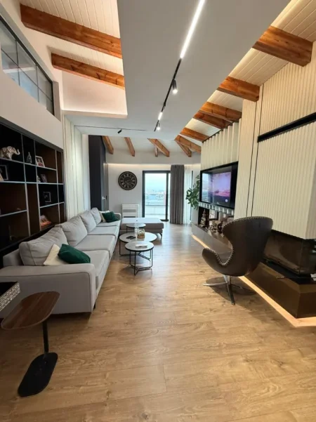 Tirane, shitet Vile 5+1+Aneks+Ballkon Kati 3, 600 m² (LIQENI THATE)