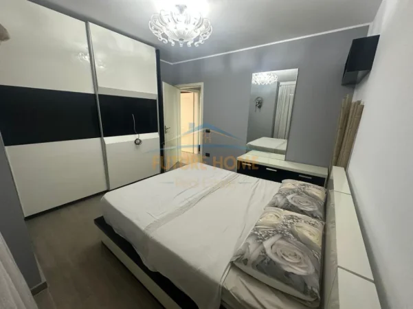Tirane, jepet me qera apartament 2+1+Ballkon Kati 3, 99 m² 600 € (Unaza e Re)