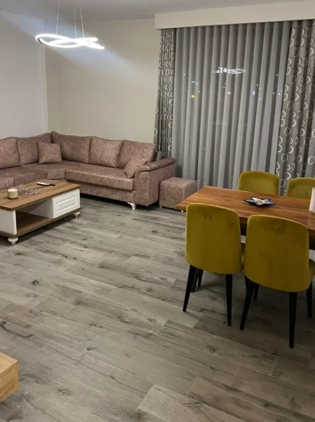 Tirane, jepet me qera apartament 1+1 Kati 1, 70 m² 800 € 